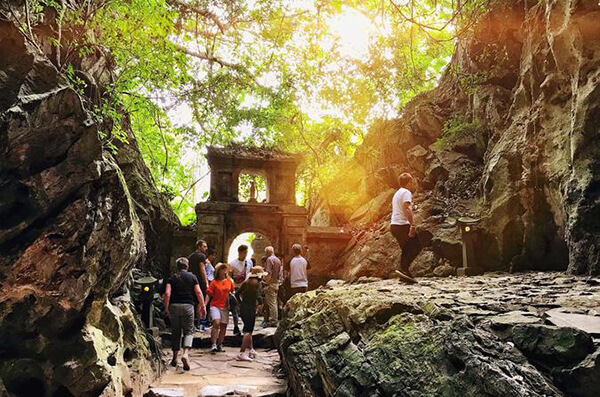Bán đảo Sơn Trà có rất nhiều điểm thăm quan thú vị đang chờ đón bạn trong chuyến du lịch Đà Nẵng tự túc
