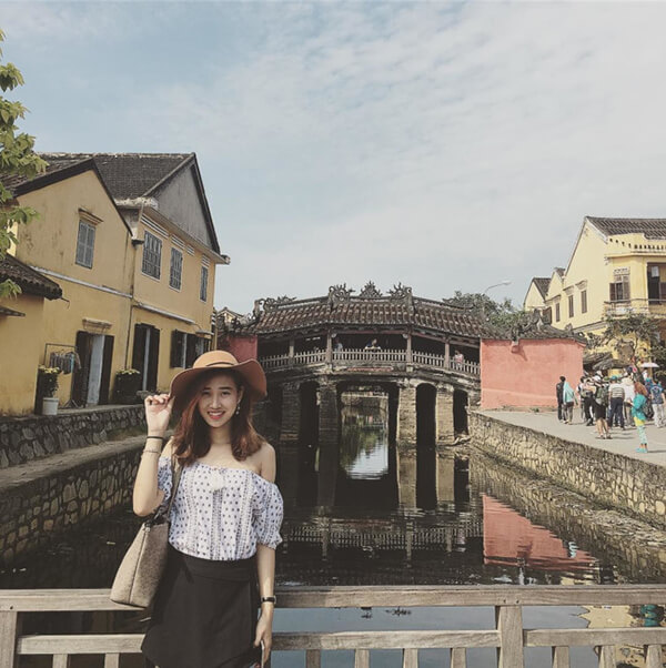 Cây cầu gỗ đối diện chùa Cầu là điểm check-in lí tưởng cho bạn trong tour du lịch Đà Nẵng Hội An