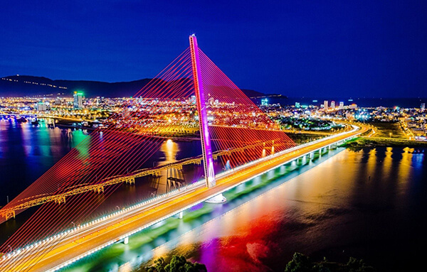 Điểm du lịch Đà Nẵng 1 mình cực thú vị là ngắm các cây cầu bắc ngang đôi bờ sông Hàn