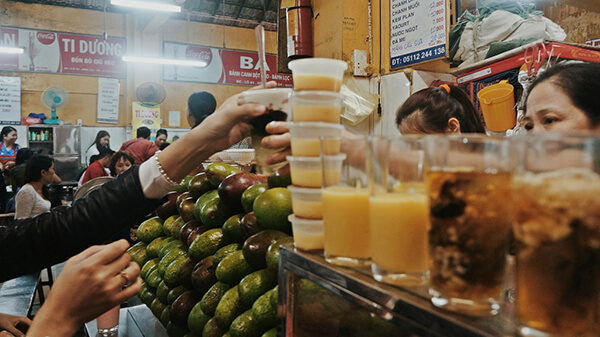 Đừng quên thử Sinh tố Chợ Cồn khi du lịch Đà Nẵng vì  vừa ngon, bổ dưỡng mà giá lại rất hợp lí