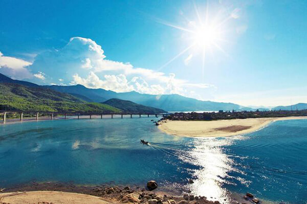 Vịnh Lăng Cô đã lọt top một trong những vịnh đẹp nhất trên thế giới vào năm 2009